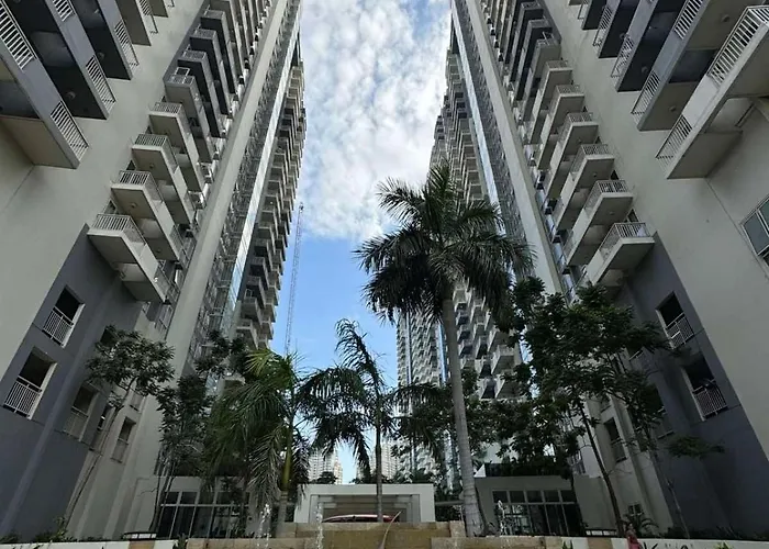 Reign Escape Apartamento Manila